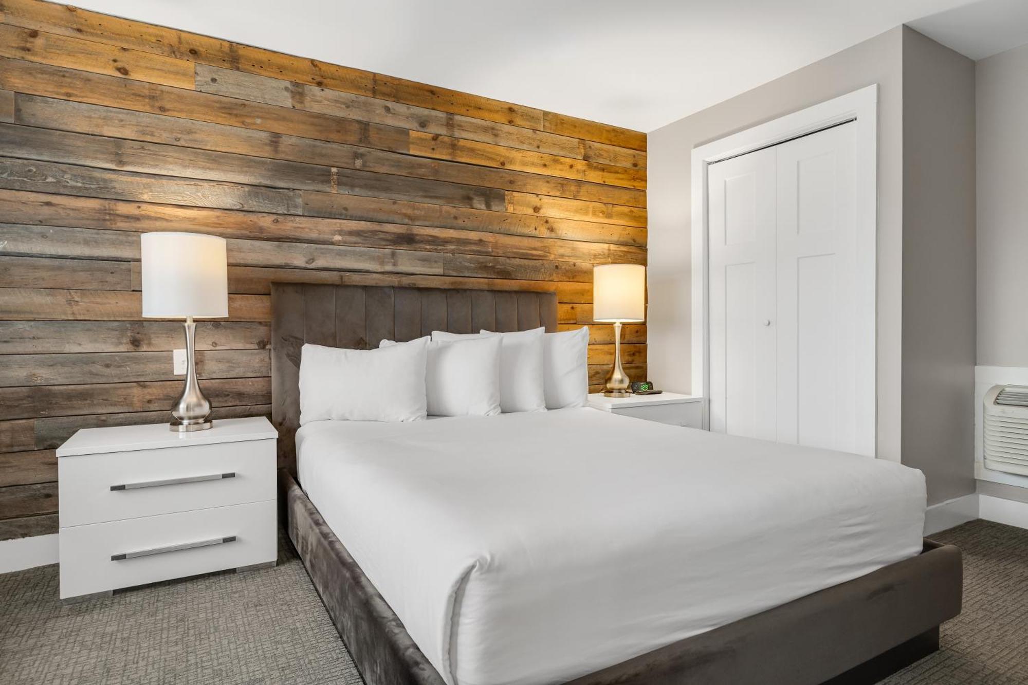 One-Bedroom Apartment,1742985979:JPEG